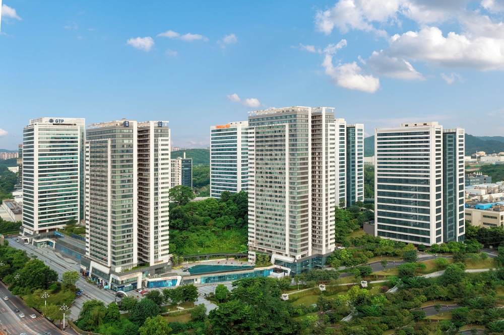ECHIC Mercure (Guangzhou Baoneng Performing Arts Center Luogang Wanda Plaza)