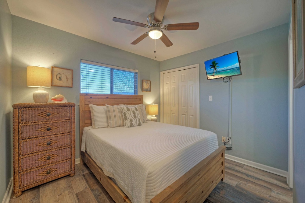 Stylish 2BR Coastal Getaway w/ Pool & Prime Location Lazy Fun