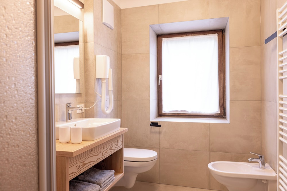 SAN PIETRO Dolomiti Small Budget Hotel