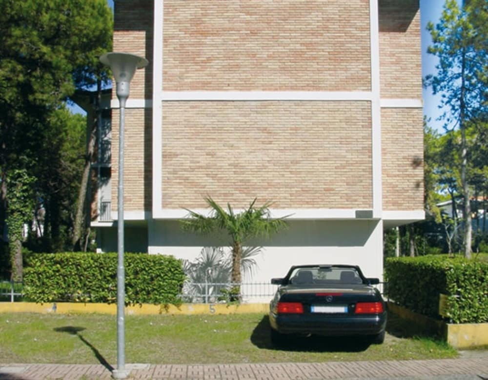 Cozy Apartment With Fenced Garden in Lignano Sabbiadoro
