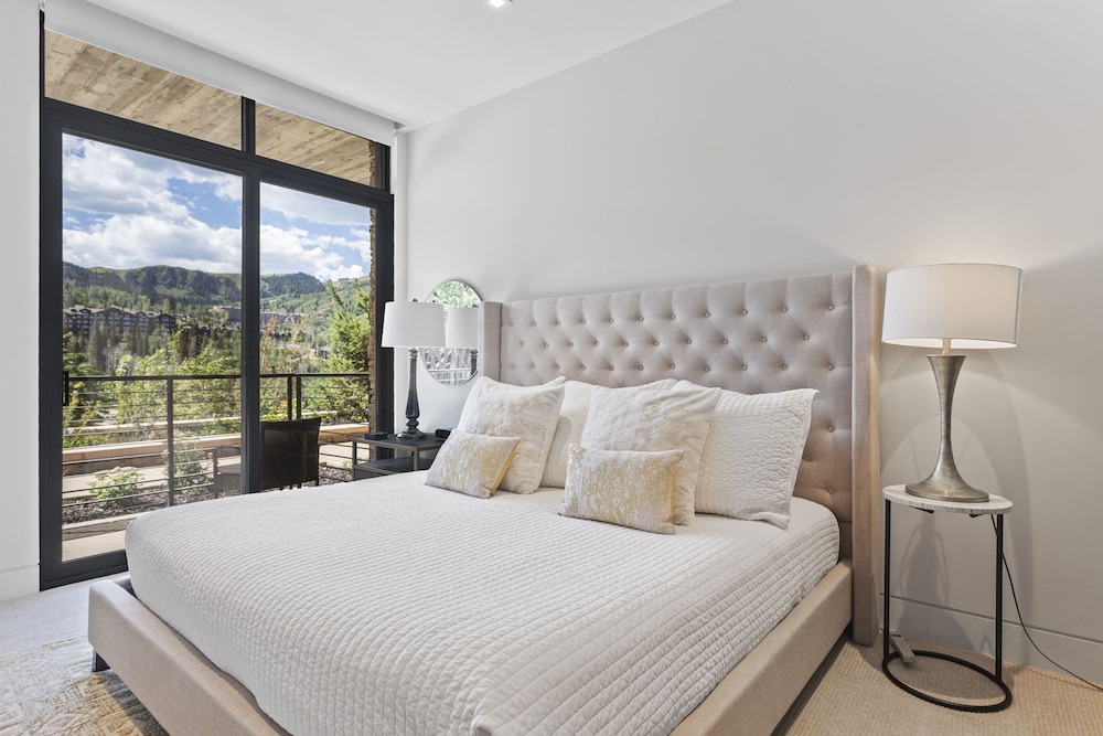 One Empire Pass Lodge at Deer Valley Resort - Two Bedroom Residence #105 2 Condo