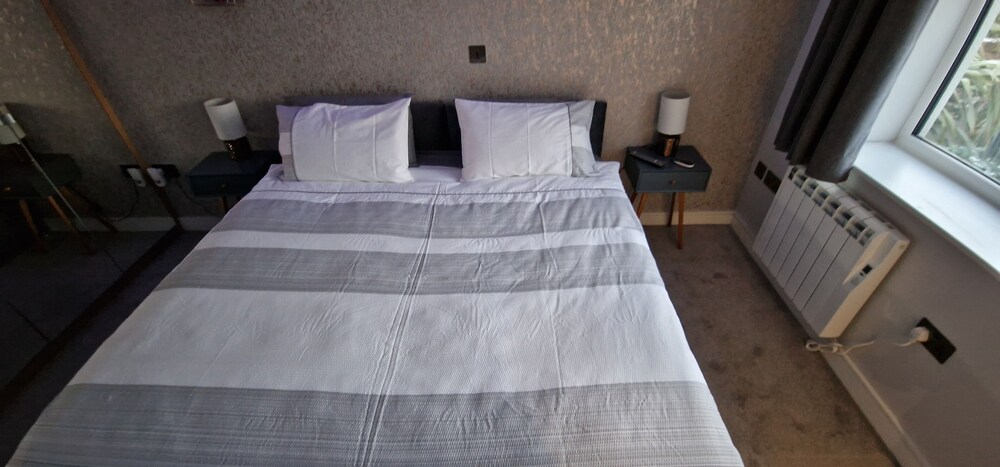 Beautiful 1-bed Apartment in Derbyshire view 5