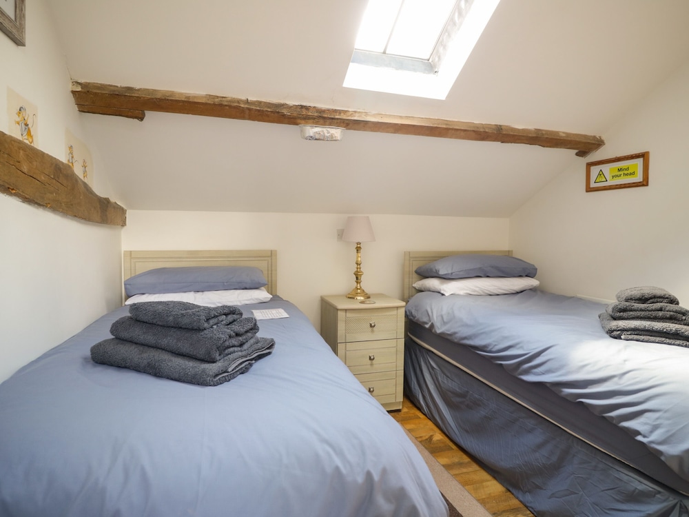 Mousehole Cottage view 3