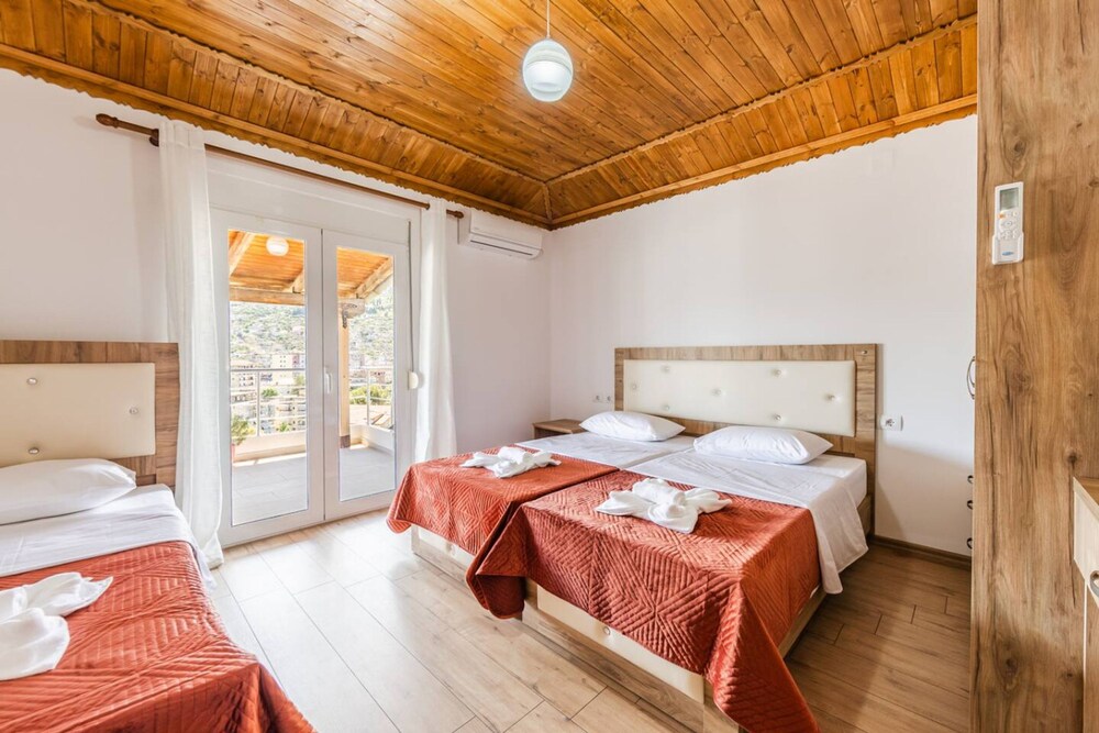 Hillside Apartment Gjirokast r