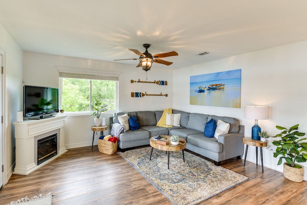 Waterfront Escape on Lake Granbury: Deck & Patio! view 4