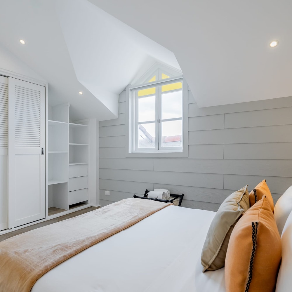 w Elegant 3BR With Modern Terrace in Panama