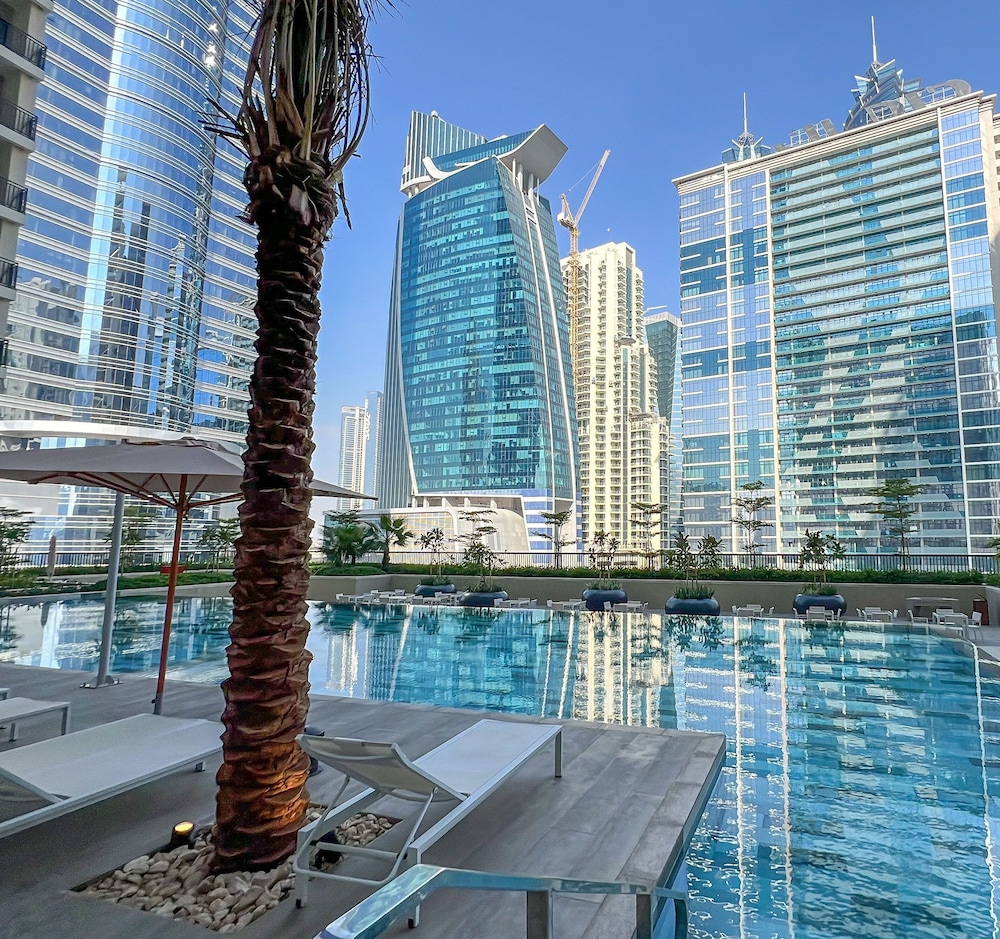 Keyrock Living - 1BR with Lake View