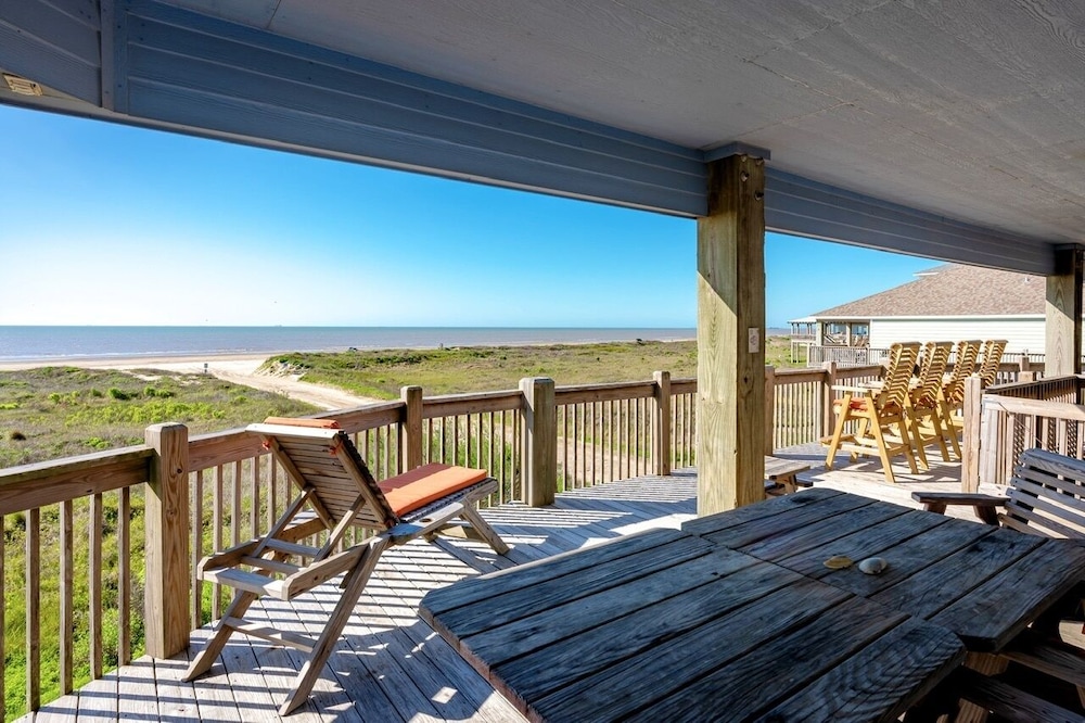 Just One More Day 4 Bedroom Home by RedAwning