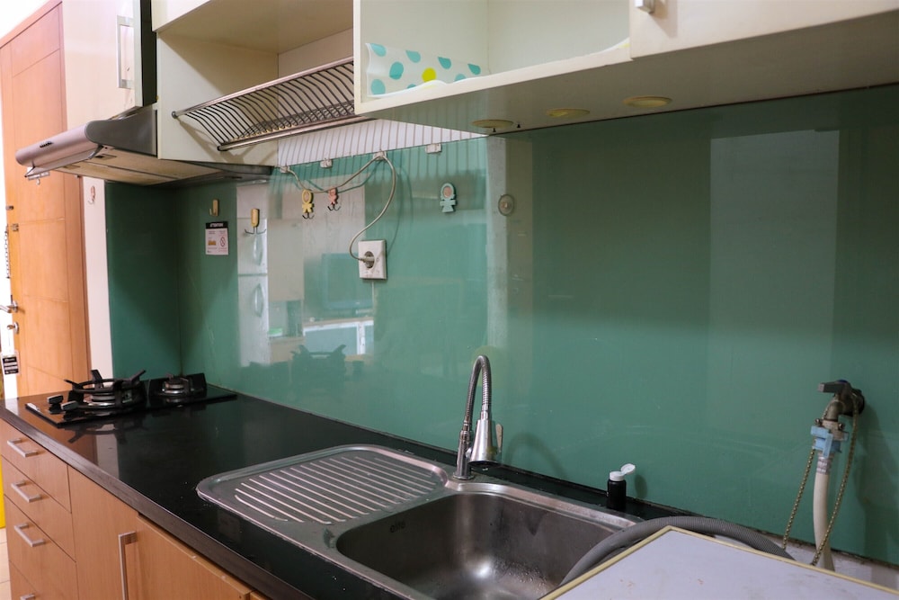 Strategic 2Br At Maple Park Sunter Apartment