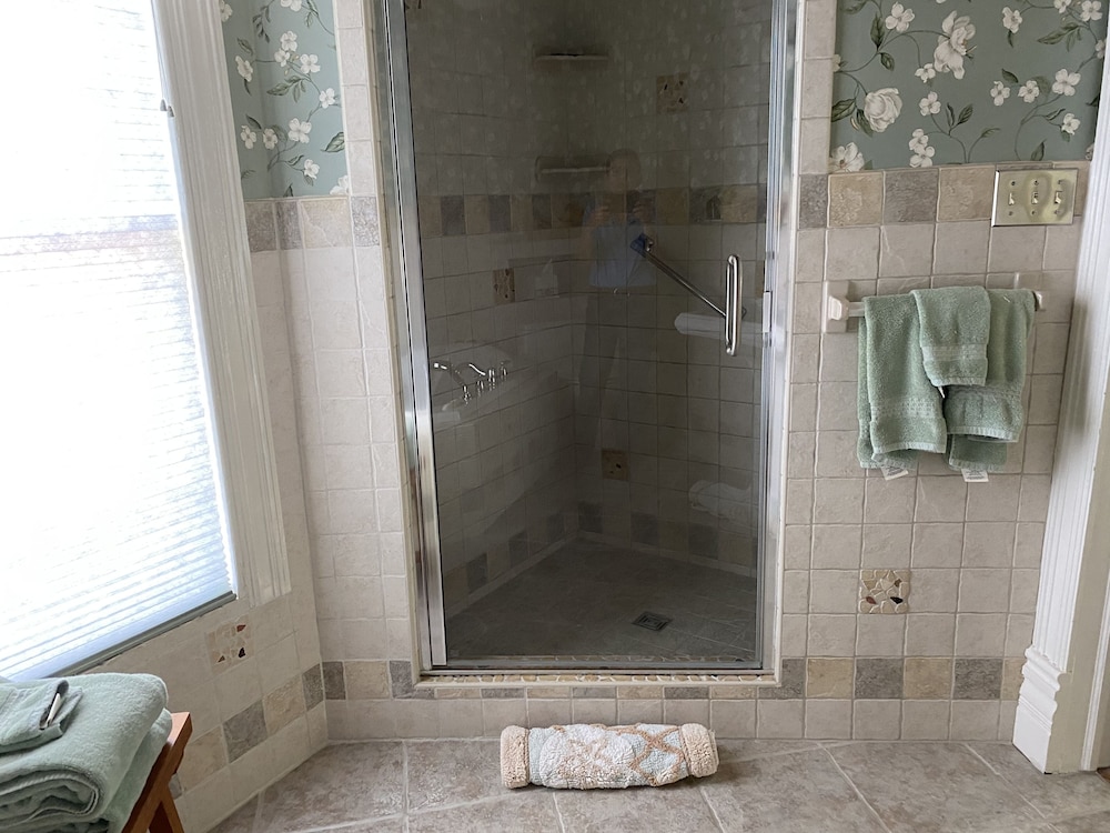 New Bern Vacations - Hanna House Bed  Breakfast - Property Image 34