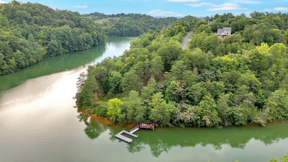 Cozy 3BR Lake Access w Sauna