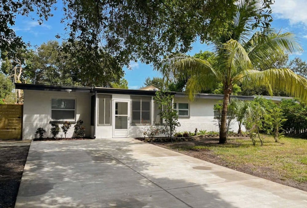 Pool Home in Seminole 5miles to Beach