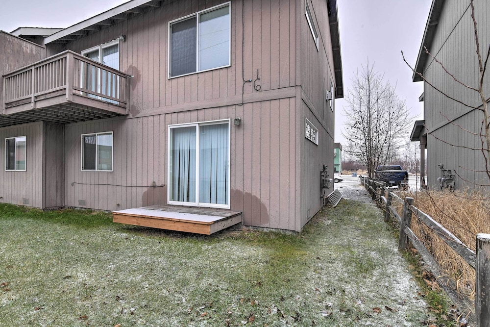 Accommodating Anchorage Abode < 1 Mi to Jewel Lake view 5