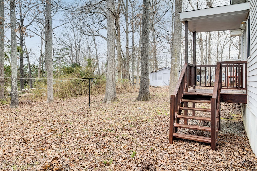 1 Mi to Lake Murray: Pet-friendly Home w/ Deck