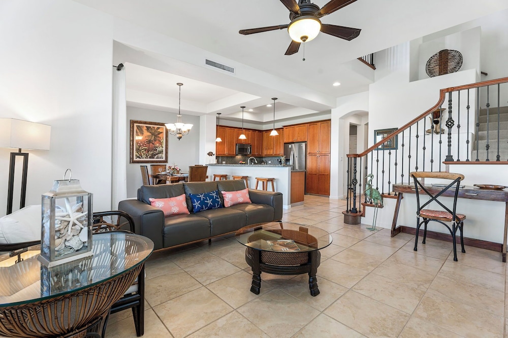 Walk to Restaurants/shopping - Excellent Golf Course Views - Private Beach Access - Vrkcv