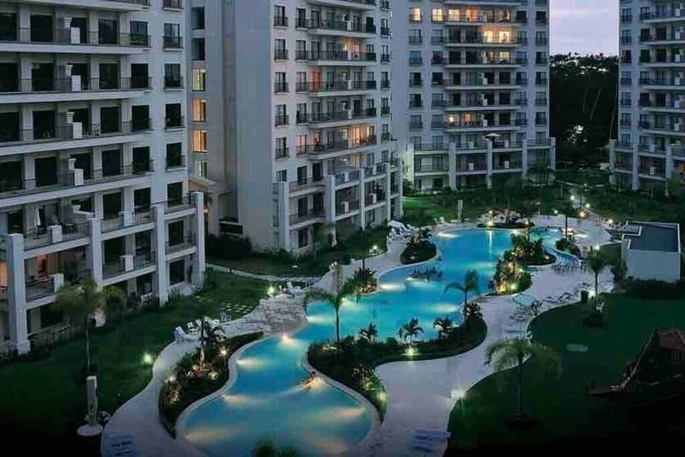 Elegant Oceanview Penthouse - Steps from Jaco Beach & Nightlife