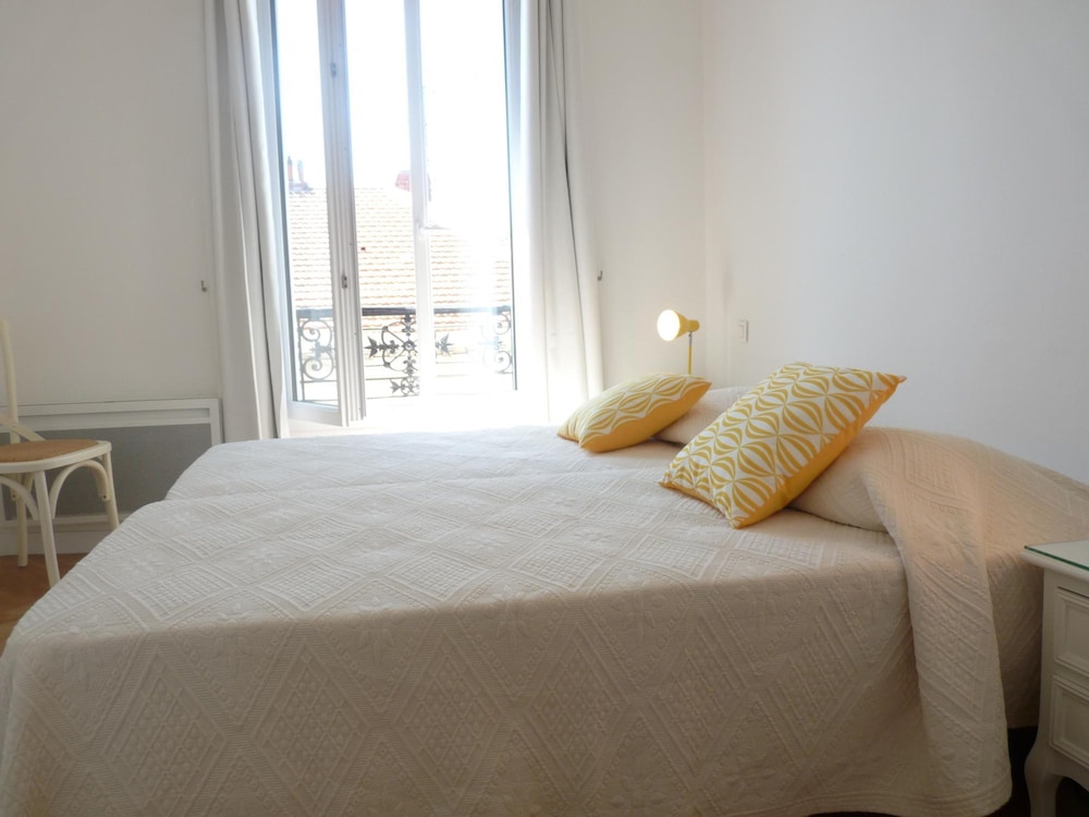 Two Bedrooms in the Center of Cannes 500 Meters From the Palais des Festival and the Croisette - 1934