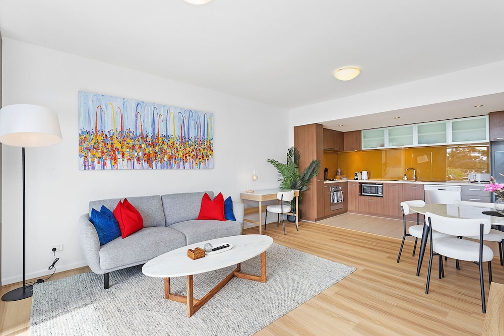 1bdr Parking on Beaufort Street