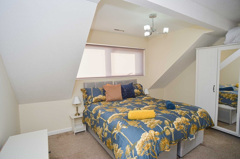 London's Calling U! A Lovely 2 Bedhome Sleeps 1-5!
