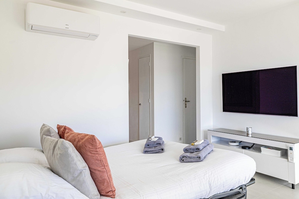 Elegance and Serenity With Terrace, View & A/C view 5