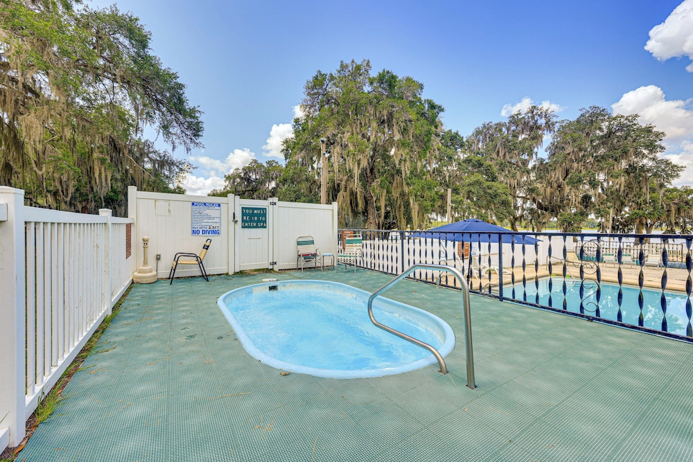 Steps to Lake Kerr: Home w/ Pool & Hot Tub Access!