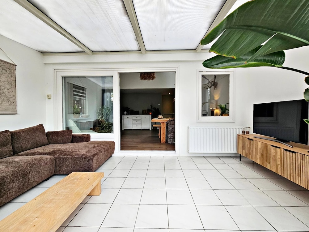 Scenic Stay Near Town & Lake