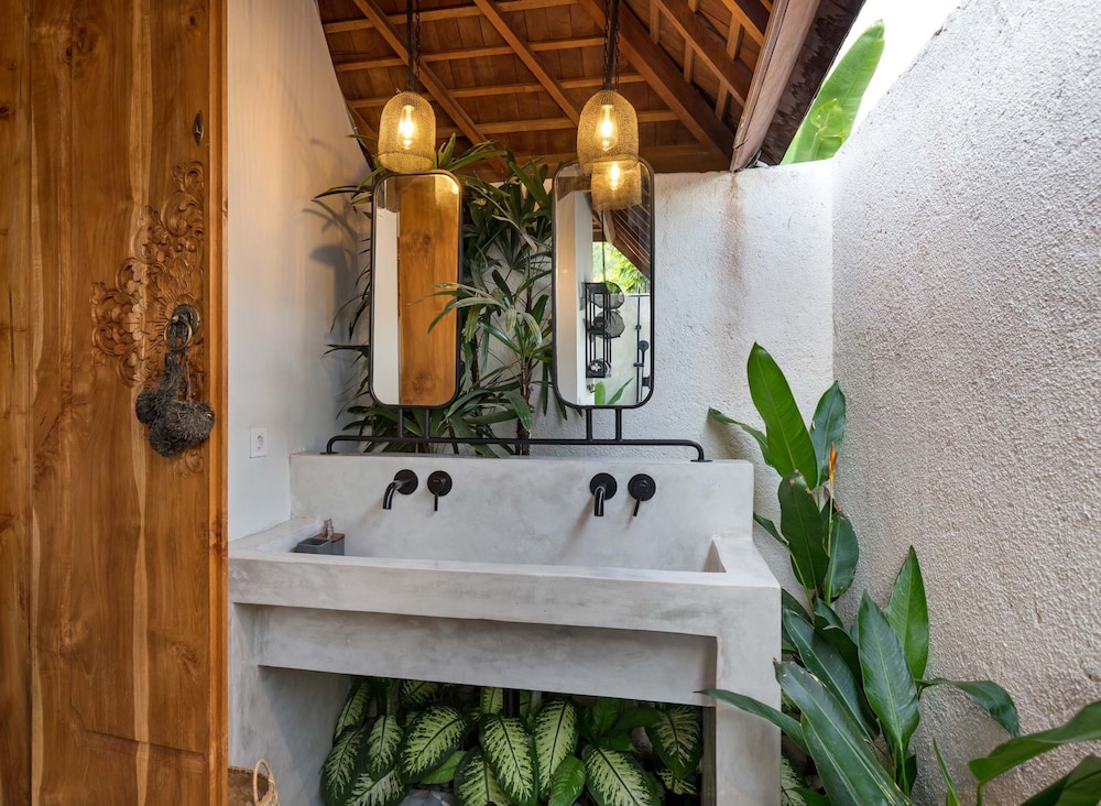 Villa Chempaka by Alfred in Bali - New Luxe Tropical 4BR Dream Villa in Canggu