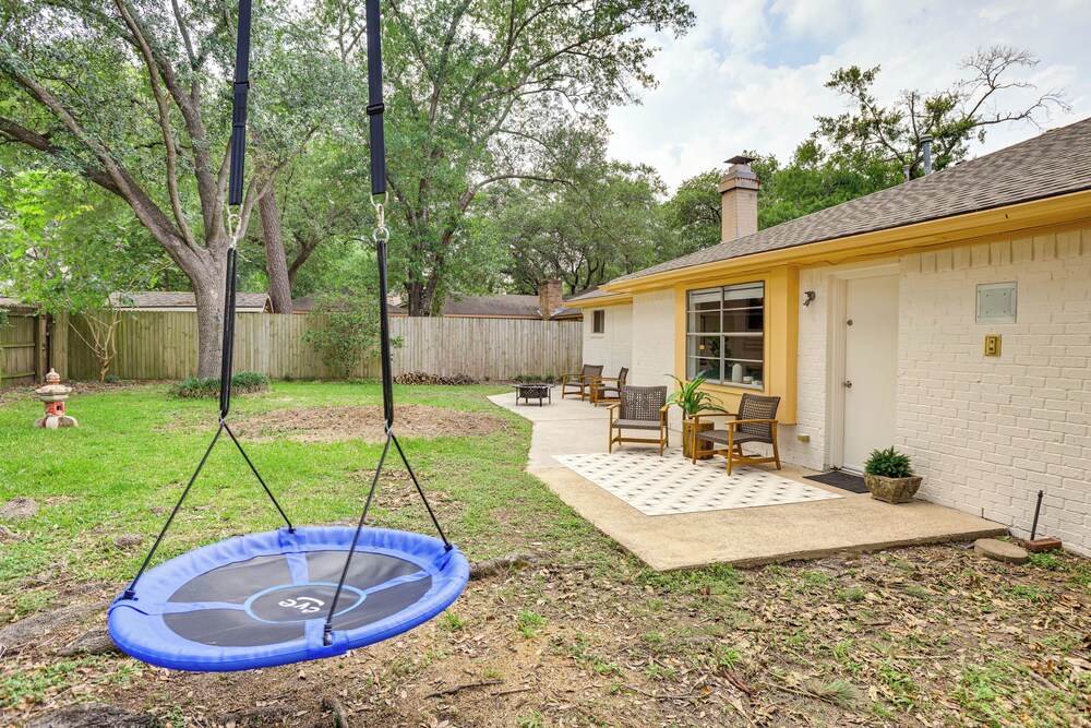 5 Mi to Lake Houston: Family Home in Humble