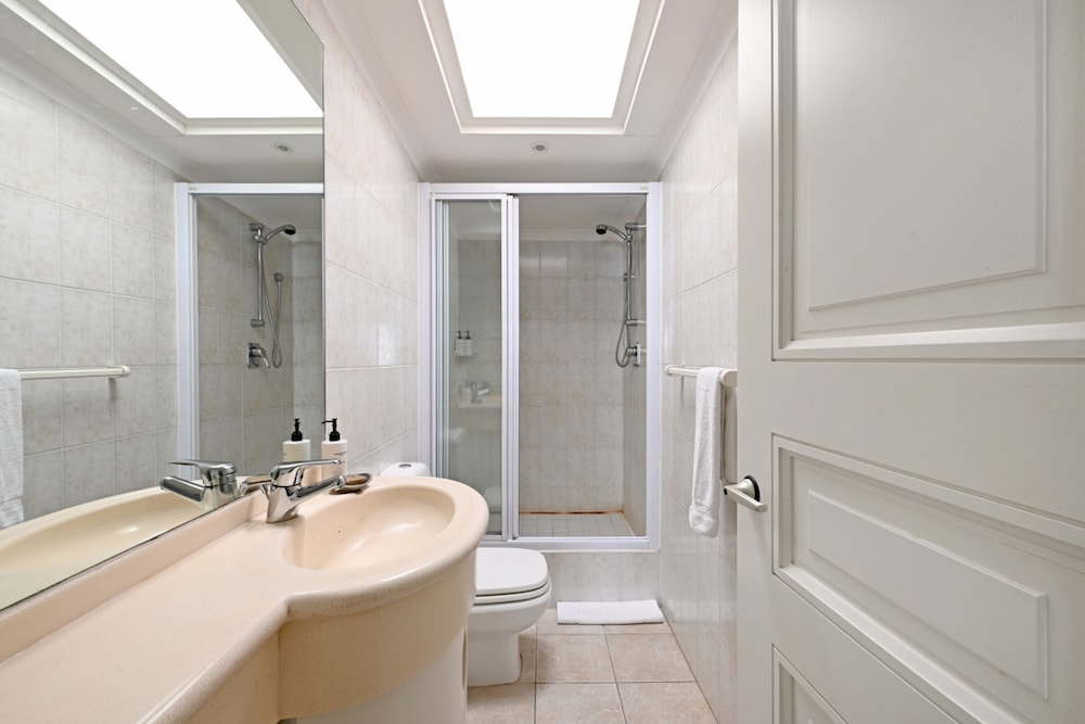 Elegant Camps Bay Eco Pool Sauna Views