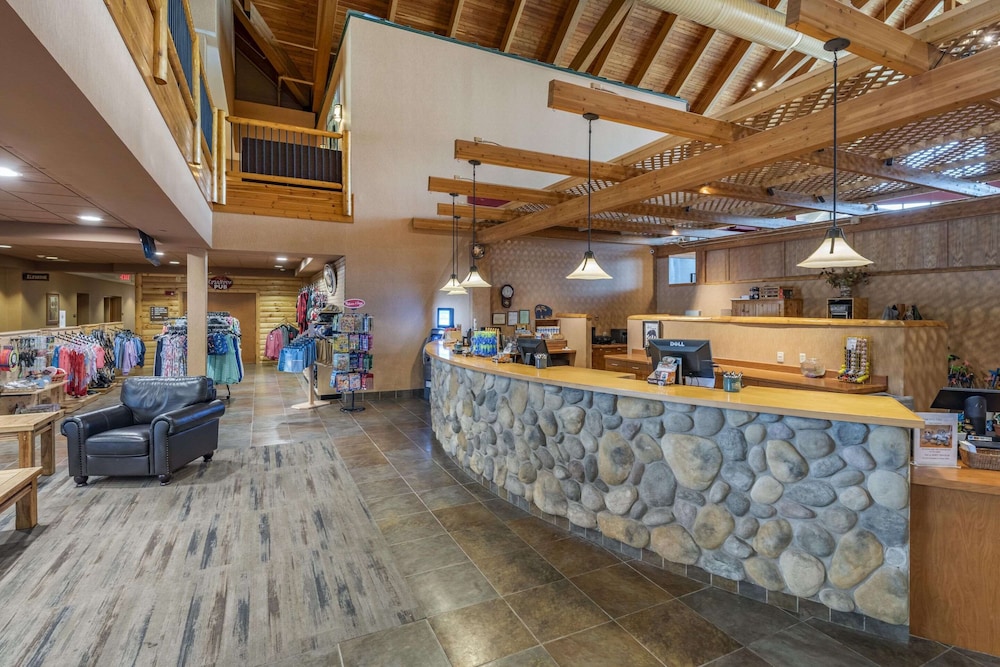Three Bears Waterpark Resort Near Tomah, Ascend Collection Hotel