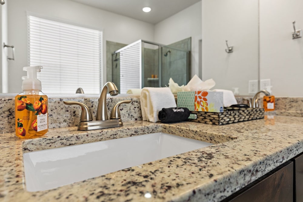 Above Parr - Pet Friendly! 5 Bedroom Home