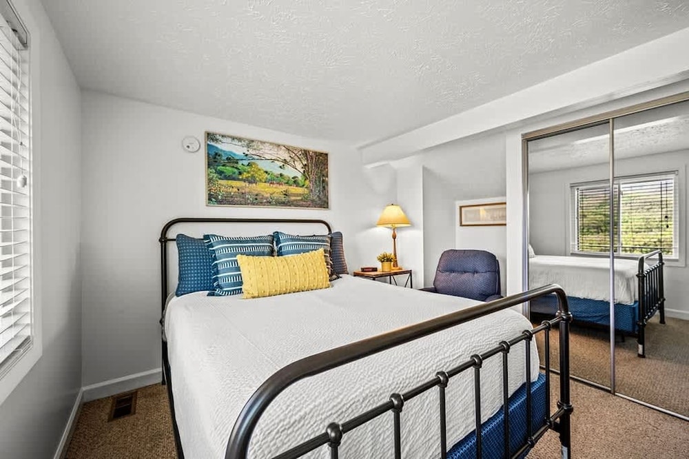 Indoor Pool Hot Tub Sleeps 6 Mountain Views