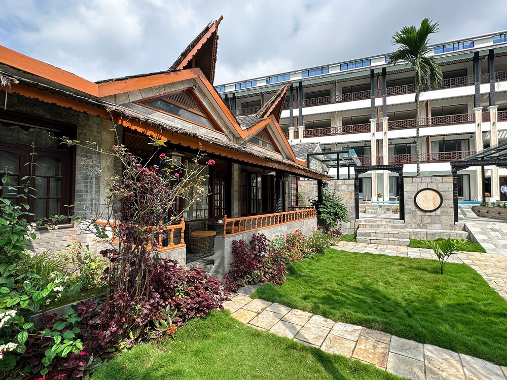 Lake View Resort