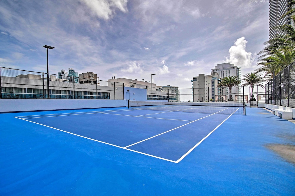 Luxurious Hollywood Escape w/ Upscale Amenities!