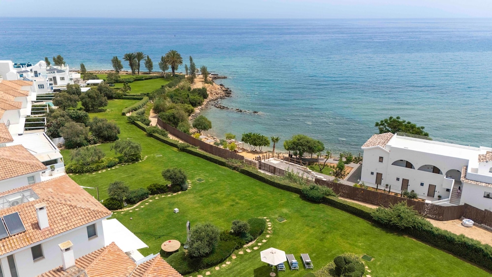 Sirena Solis Elevated Coastal Living Above Sirena Bay