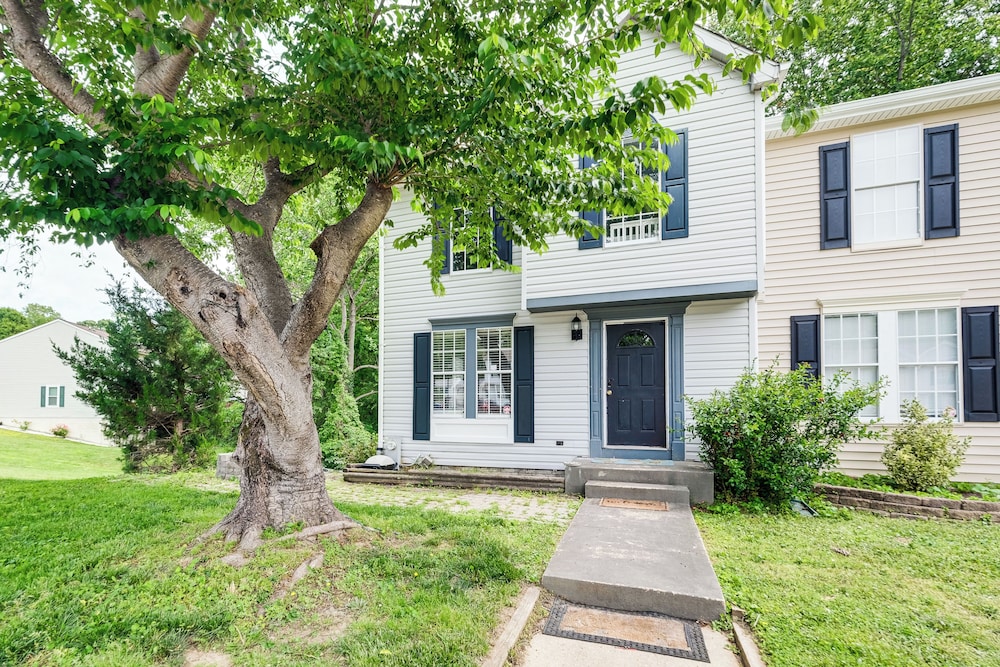 1 Mi to Boardwalk: Convenient North Beach Apt!