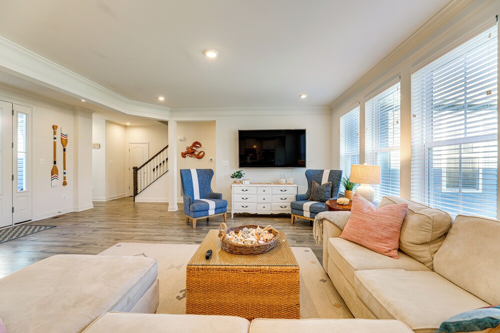 Shuttle to Bethany Beach: Stylish Home w/ Perks!
