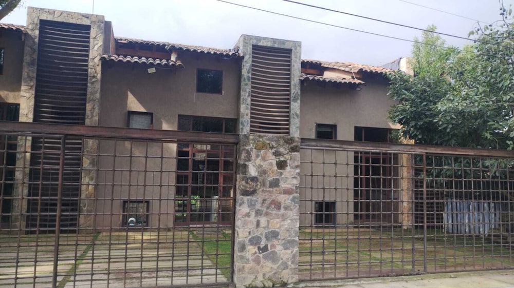 Hotel Casa Ndomi Valle de Bravo - Image 1