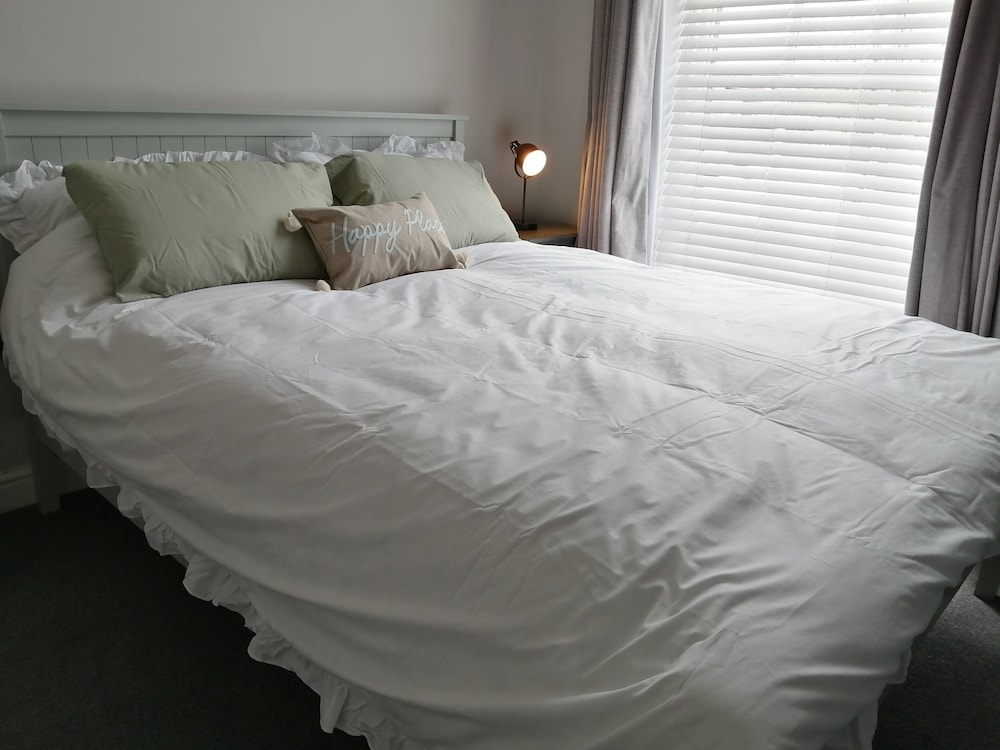 2-bed Flat in Hamilton Square view 2