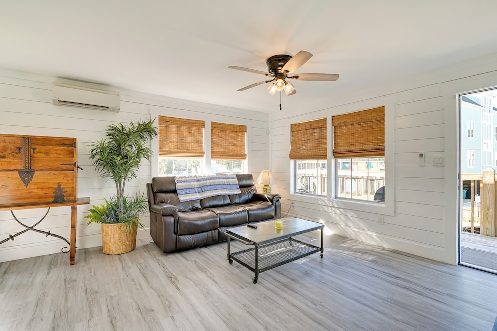 1 Block to Beach: Home w/ Patio in Murrells Inlet!