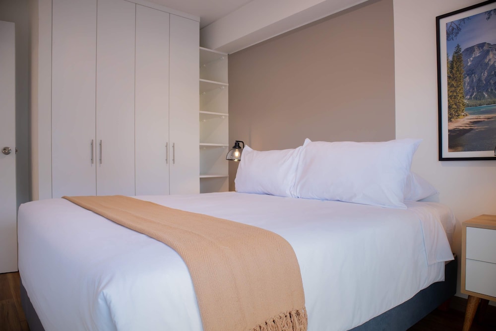 w Amazing 2BR w Balcony in San Isidro