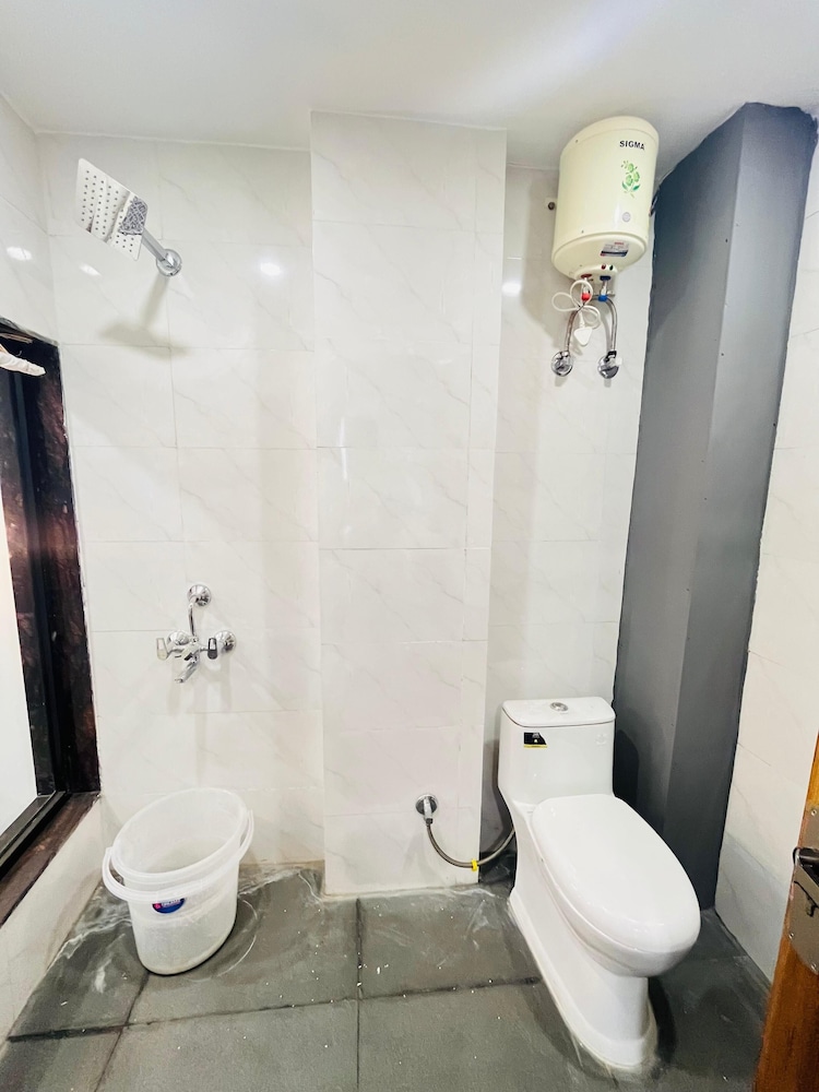 Roomshala 183 Hotel Aroma Chattarpur
