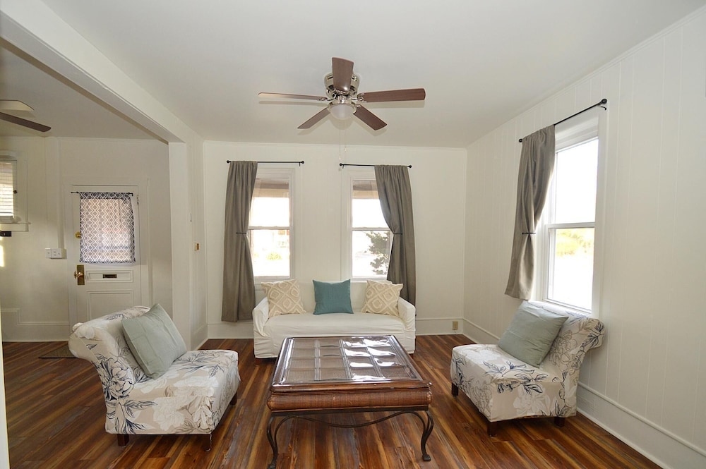 Broadway Cottage - Convenient Location!
