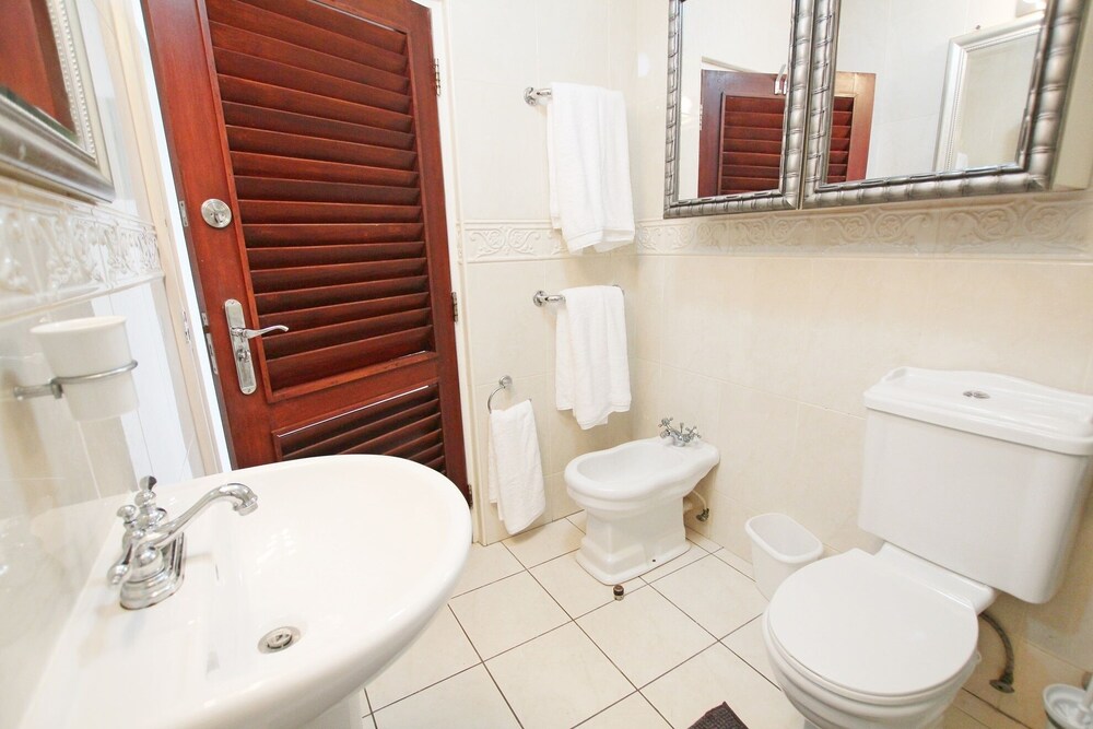 Oceanfront 2-bed Apt With Pool Near Surfing - Rosalie #2 2 Bedroom Apts by Bluescape
