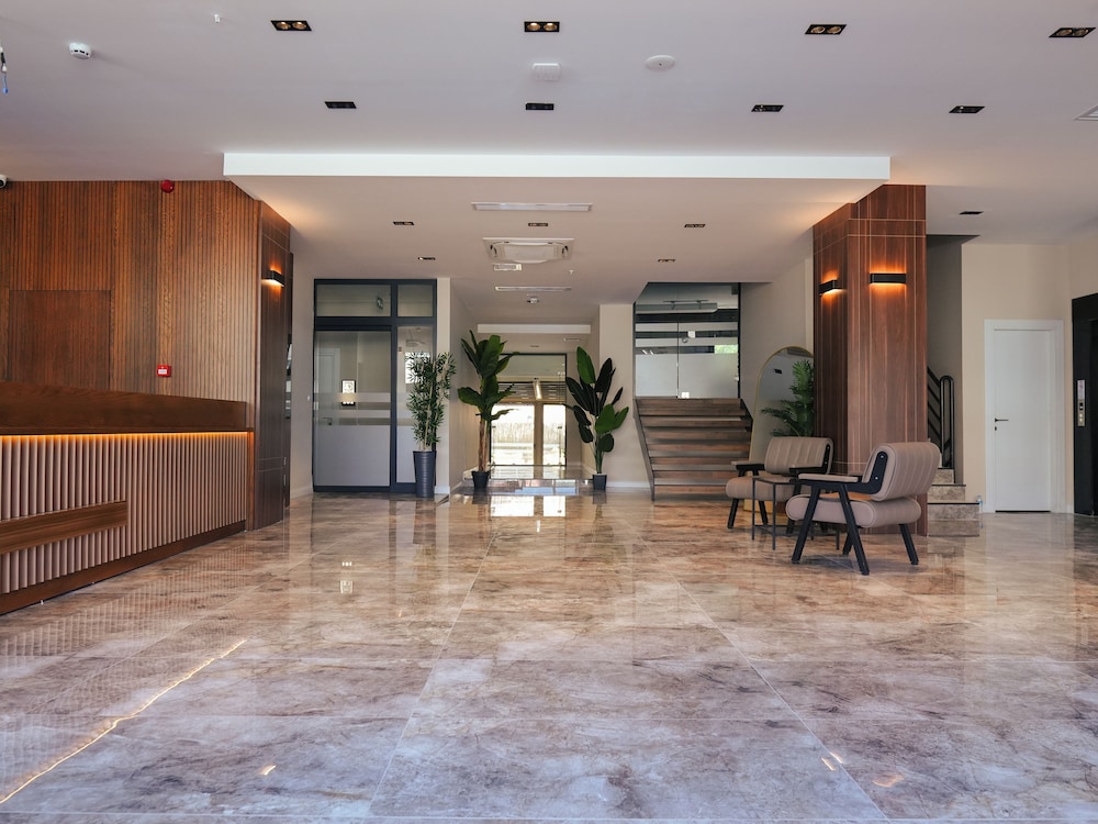 Bonnie City Hotel - Image 45