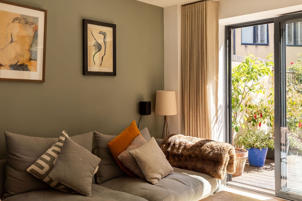 Stylish Family Home With Garden