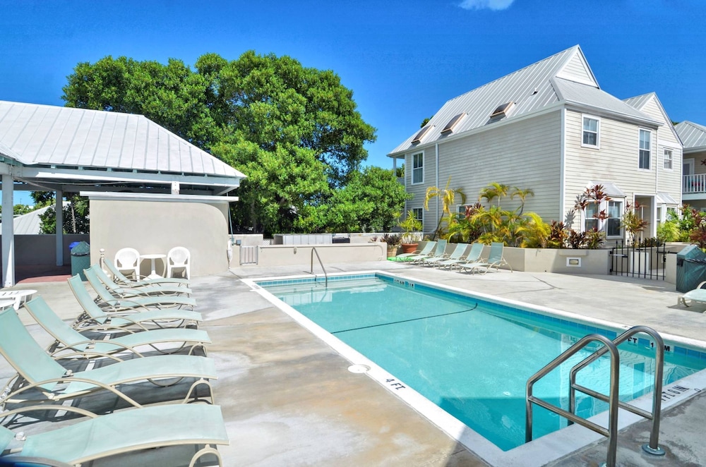 Duval Sea Turtle by Avantstay Great Location Close to Shops Shared Pool