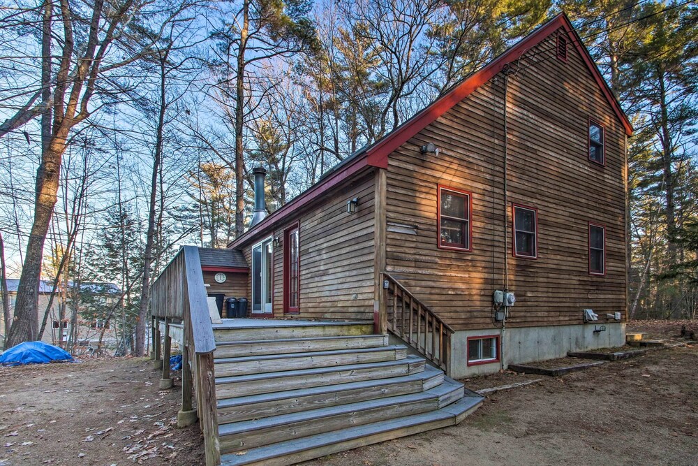 Lakeview Forest Cabin w/ Deck < 1/2 Mile to Beach! in Madison, US