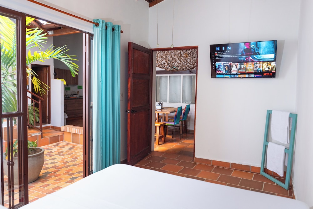Traveler Hostel