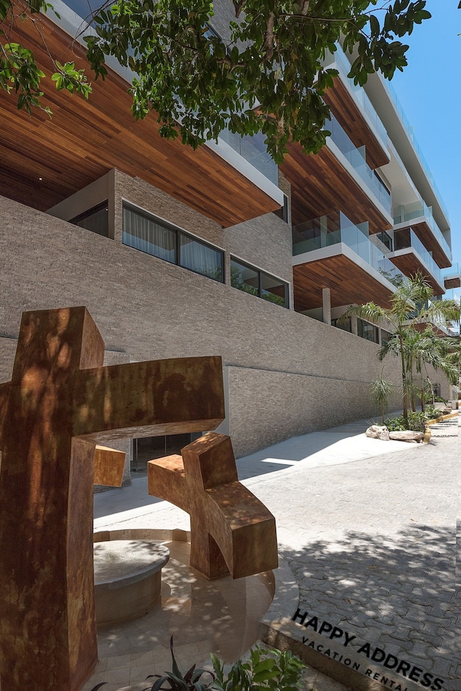 New and modern 2BR downtown apartment by Happy Address
